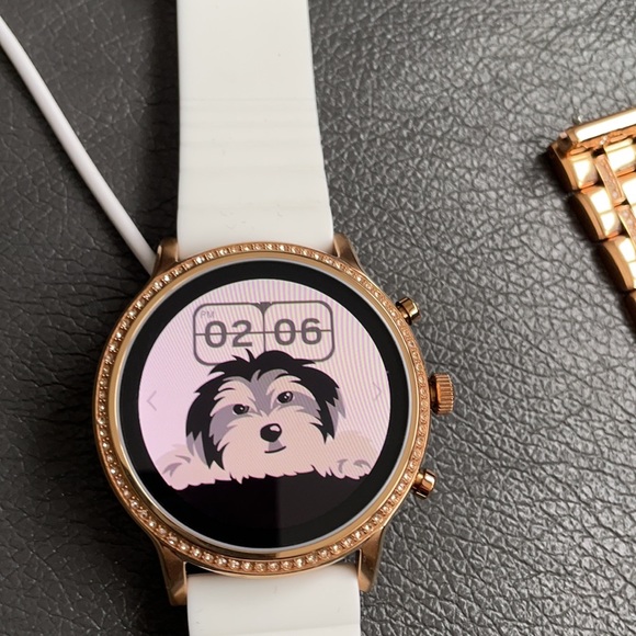 Rose Gold Fossil Smart Watch 🌹 - Picture 3 of 4